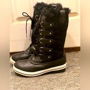 Polar women’s winter snow boots, nylon lace up, lined in fur, size 9